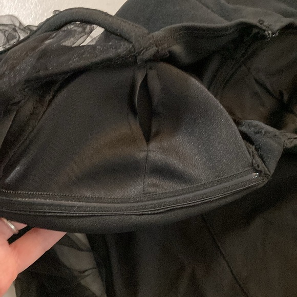 L'Vow Sexy, body con, Club Dress, sheer mesh long sleeve. Size, S - Picture 9 of 10